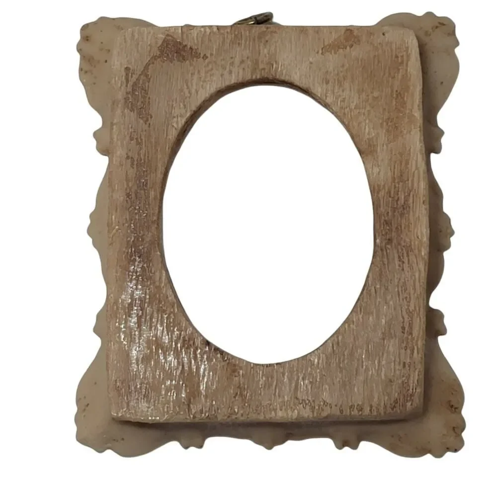 Vintage Victorian Beige Picture Frame Made From Resin 4